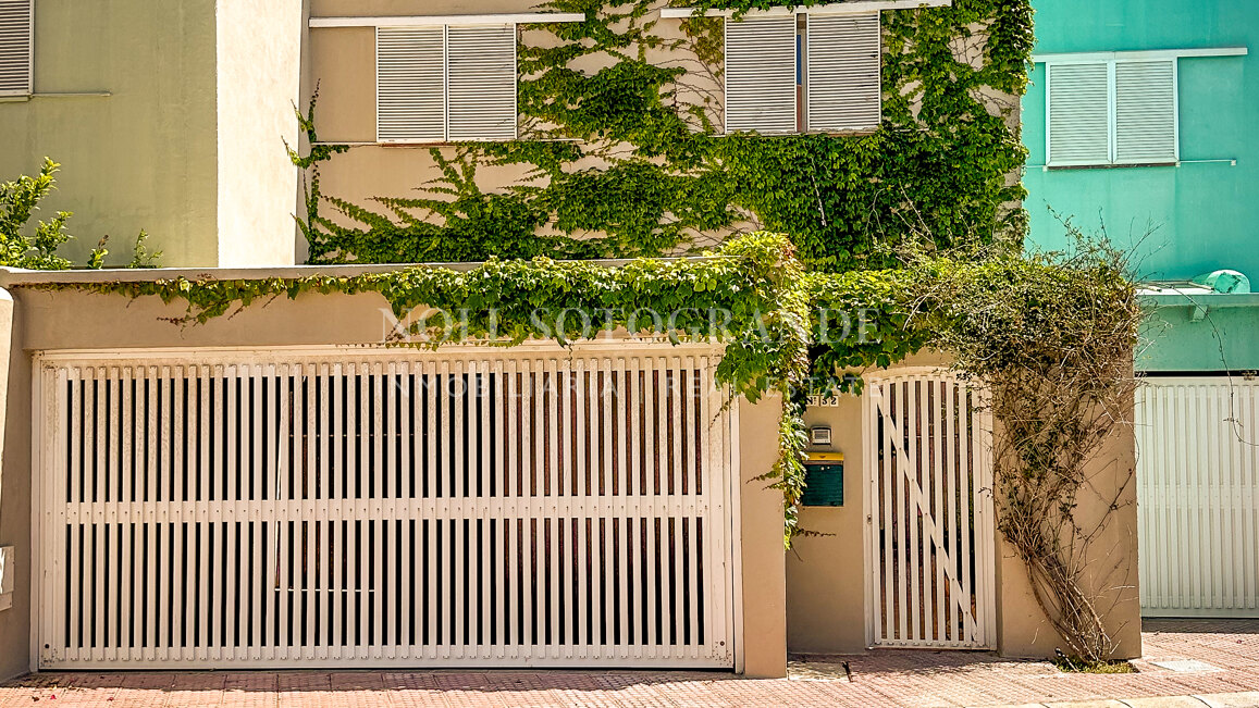 Seltene Eleganz direkt am Strand in Sotograndes legendärem „Lacasitos”