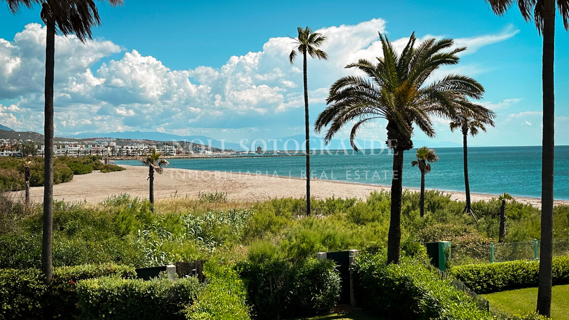 Seltene Eleganz direkt am Strand in Sotograndes legendärem „Lacasitos”