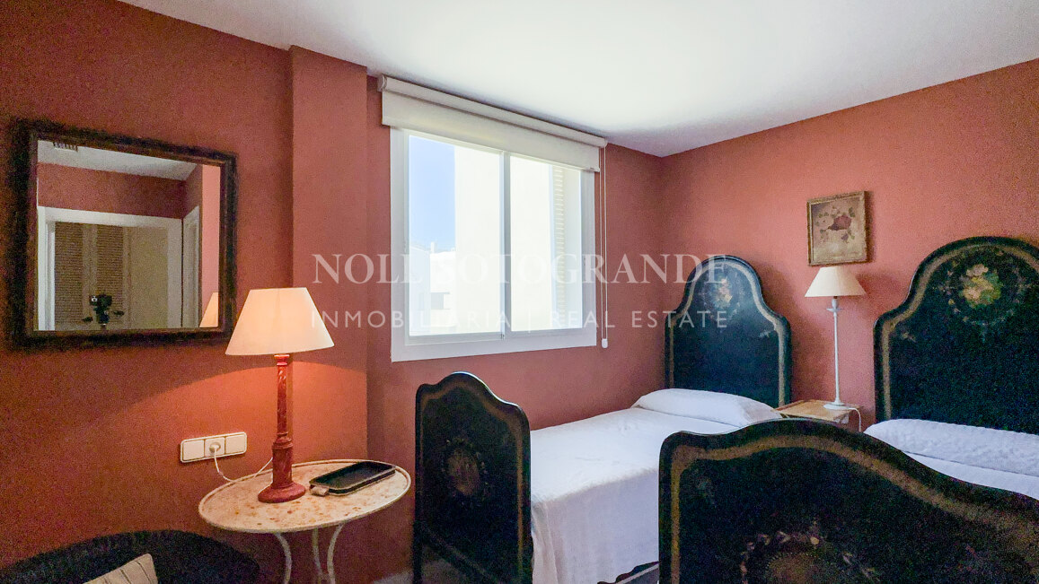 Seltene Eleganz direkt am Strand in Sotograndes legendärem „Lacasitos”