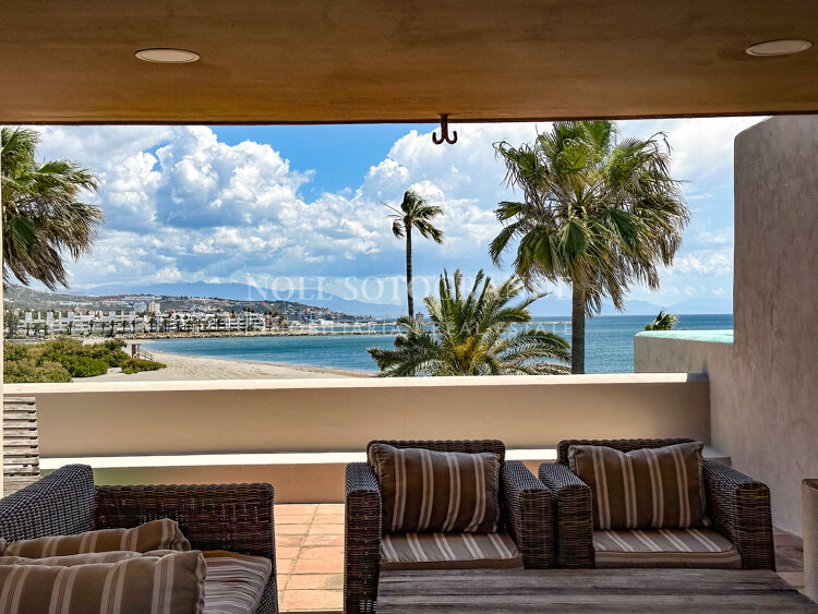 Seltene Eleganz direkt am Strand in Sotograndes legendärem „Lacasitos”