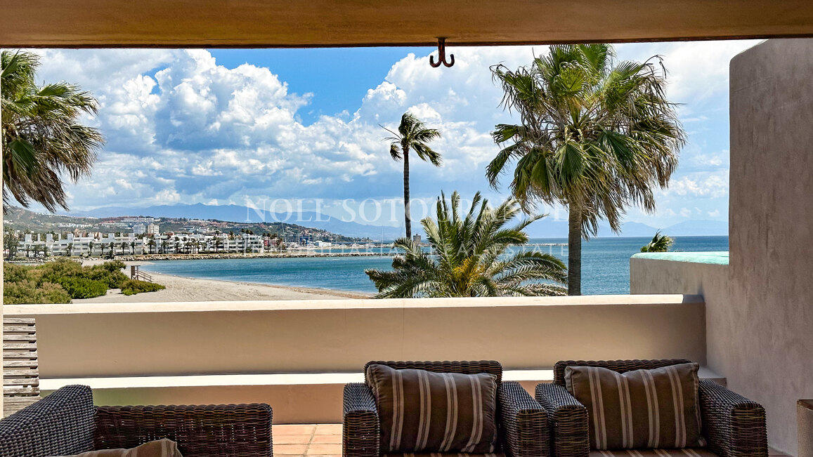 Seltene Eleganz direkt am Strand in Sotograndes legendärem „Lacasitos”
