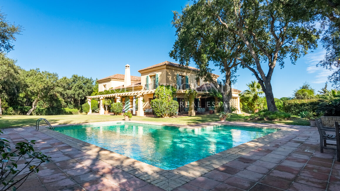 Charming 6-bedroom villa for rent front line to Valderrama Golf course, Sotogrande Alto