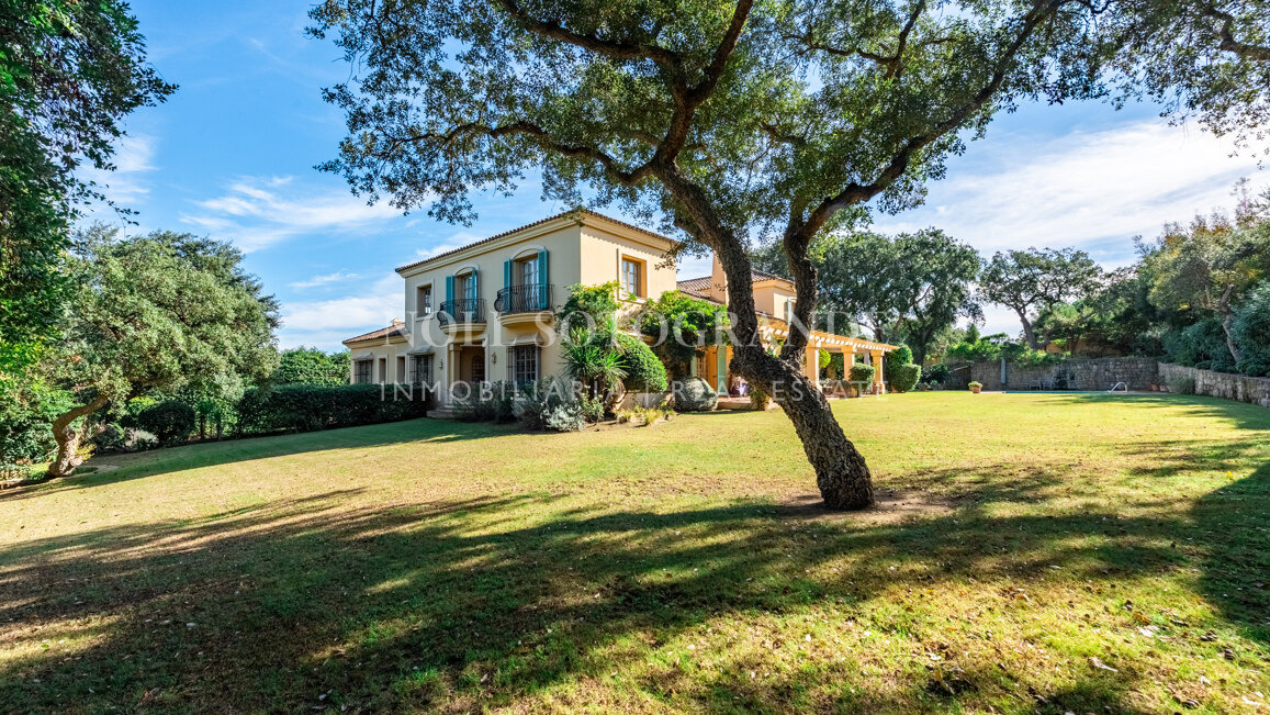 Charming 6-bedroom villa for rent front line to Valderrama Golf course, Sotogrande Alto