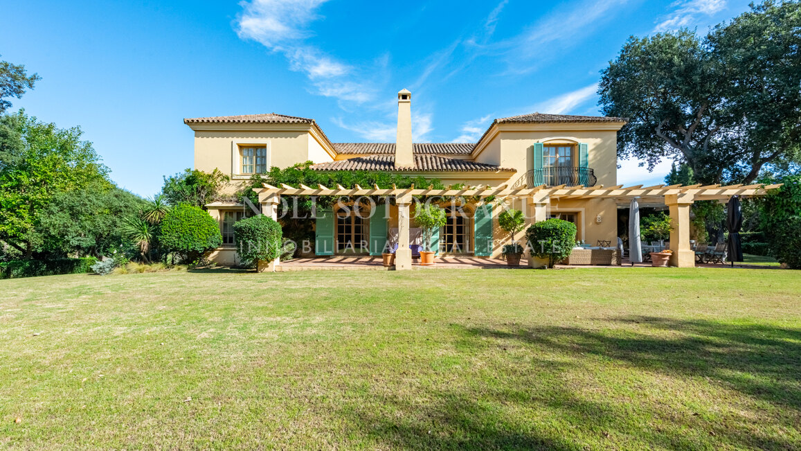 Charming 6-bedroom villa for rent front line to Valderrama Golf course, Sotogrande Alto