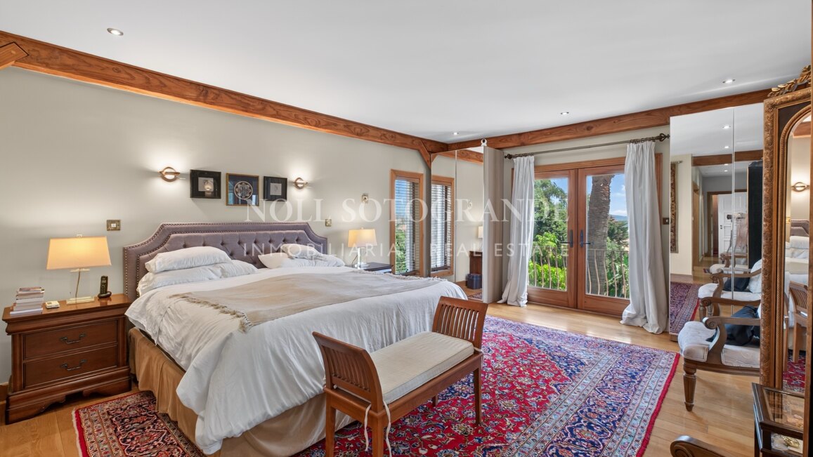 Luxury 7-Bed Villa for Sale in Sotogrande Alto with Guest Annex