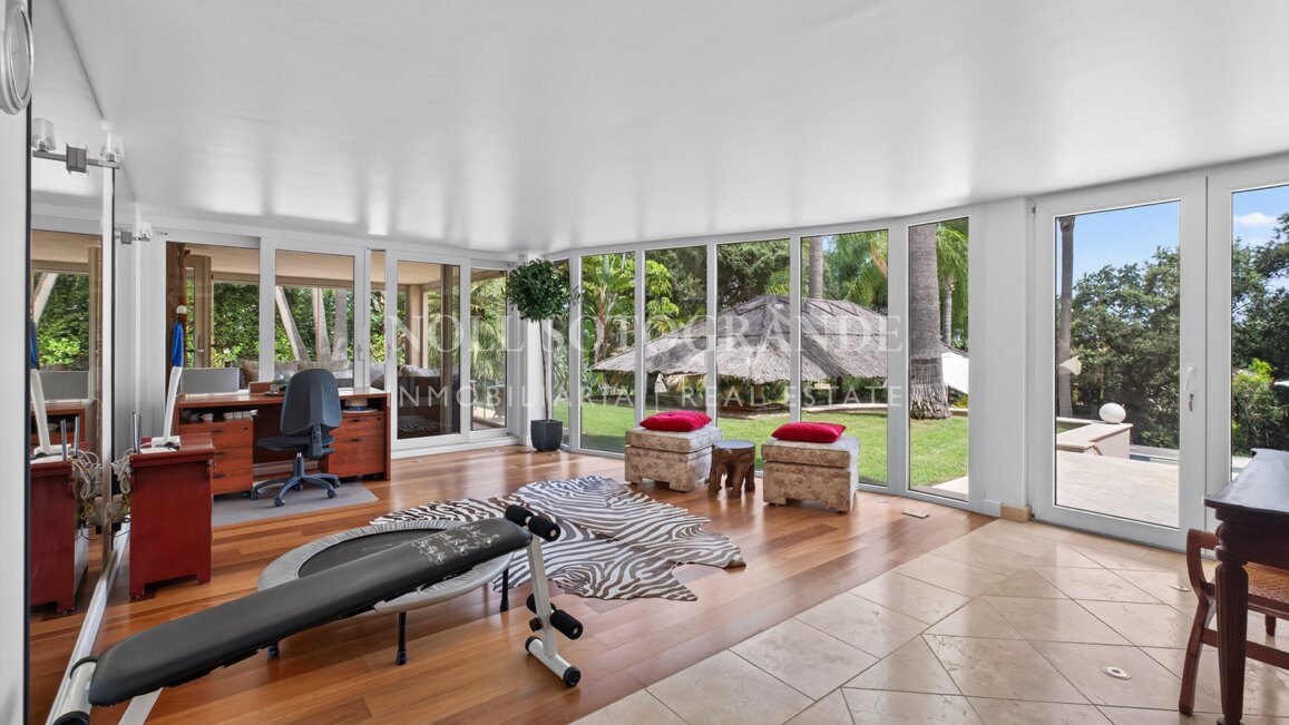 Luxury 7-Bed Villa for Sale in Sotogrande Alto with Guest Annex