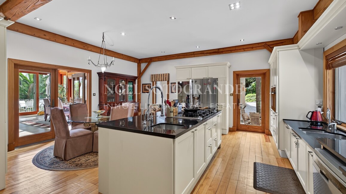 Luxury 7-Bed Villa for Sale in Sotogrande Alto with Guest Annex