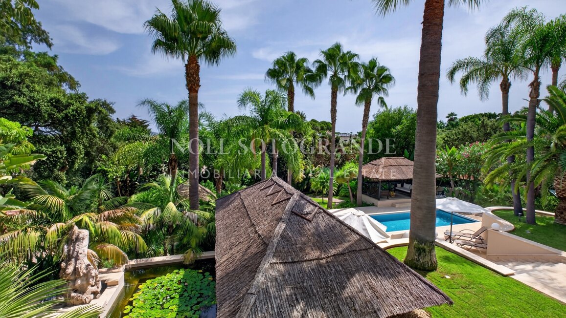 Luxury 7-Bed Villa for Sale in Sotogrande Alto with Guest Annex