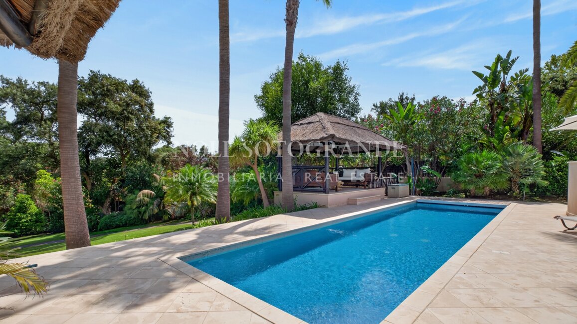 Luxury 7-Bed Villa for Sale in Sotogrande Alto with Guest Annex
