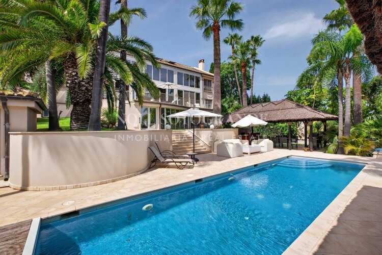 Luxury 7-Bed Villa for Sale in Sotogrande Alto with Guest Annex