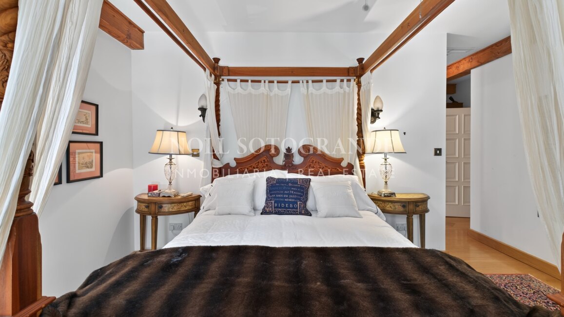 Luxury 7-Bed Villa for Sale in Sotogrande Alto with Guest Annex