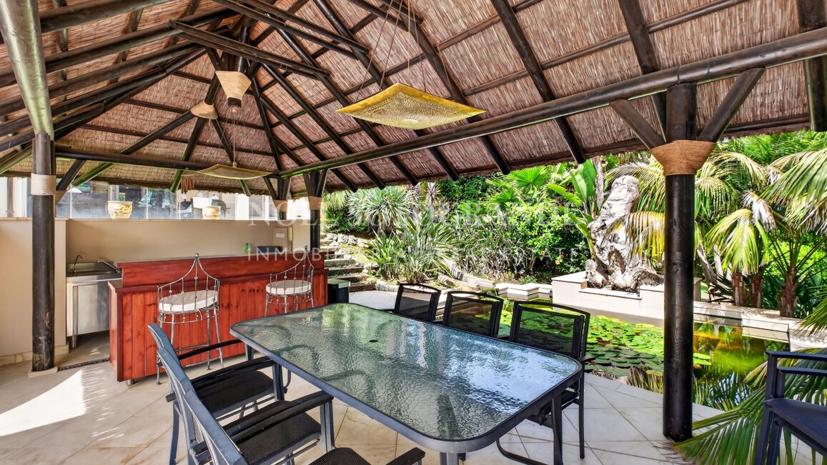 Luxury 7-Bed Villa for Sale in Sotogrande Alto with Guest Annex