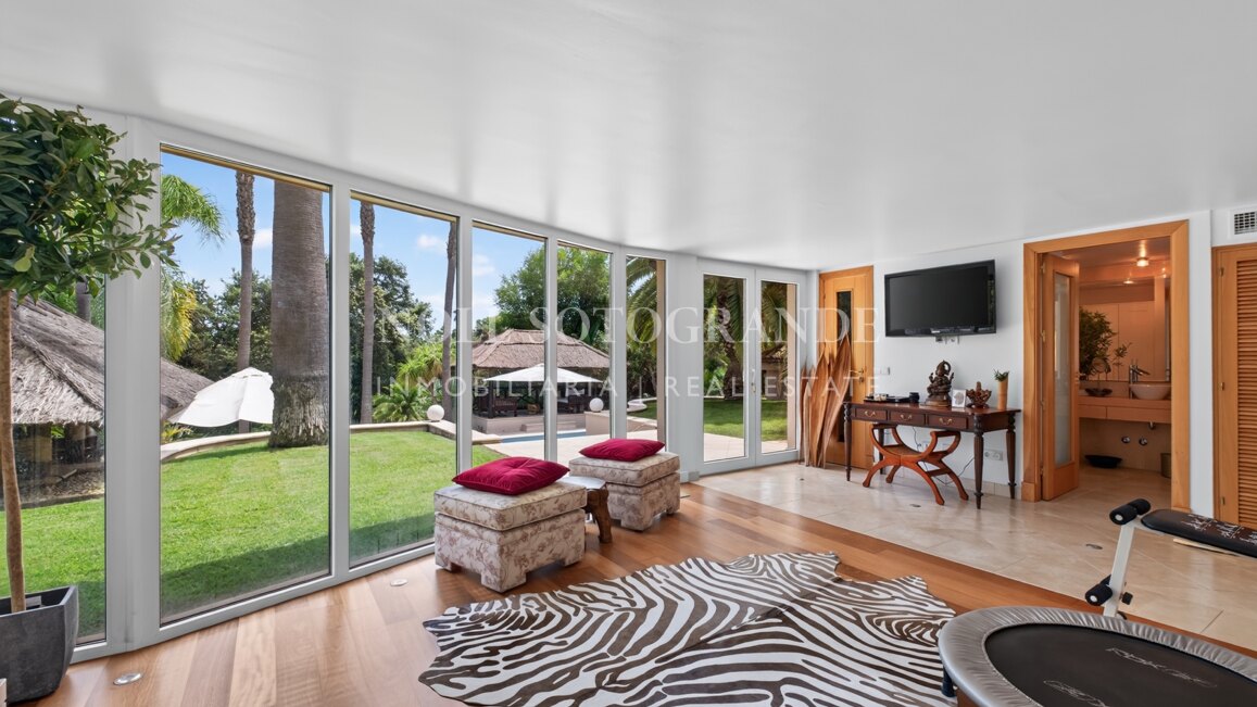 Luxury 7-Bed Villa for Sale in Sotogrande Alto with Guest Annex