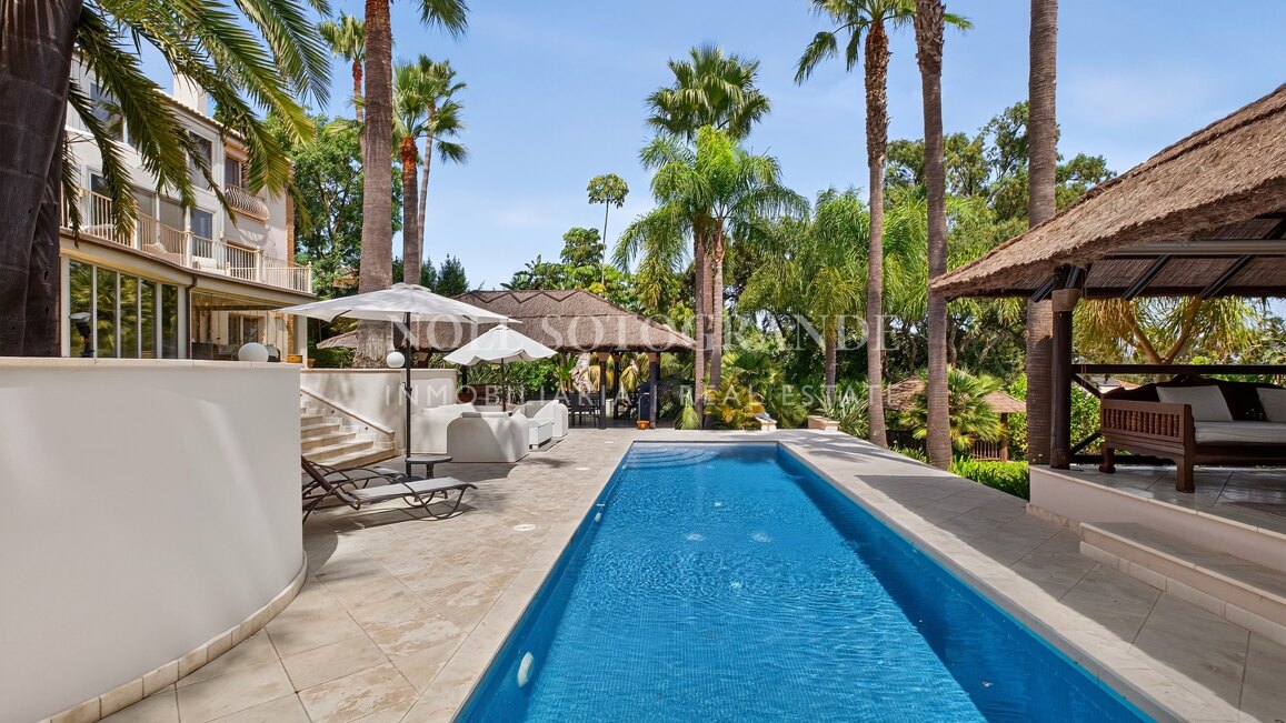 Luxury 7-Bed Villa for Sale in Sotogrande Alto with Guest Annex
