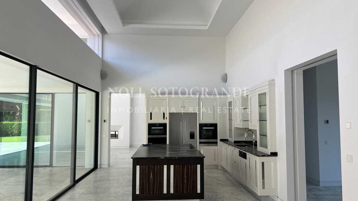 Erste Linie Golf Villa – Modern, privat und außergewöhnlich geräumig