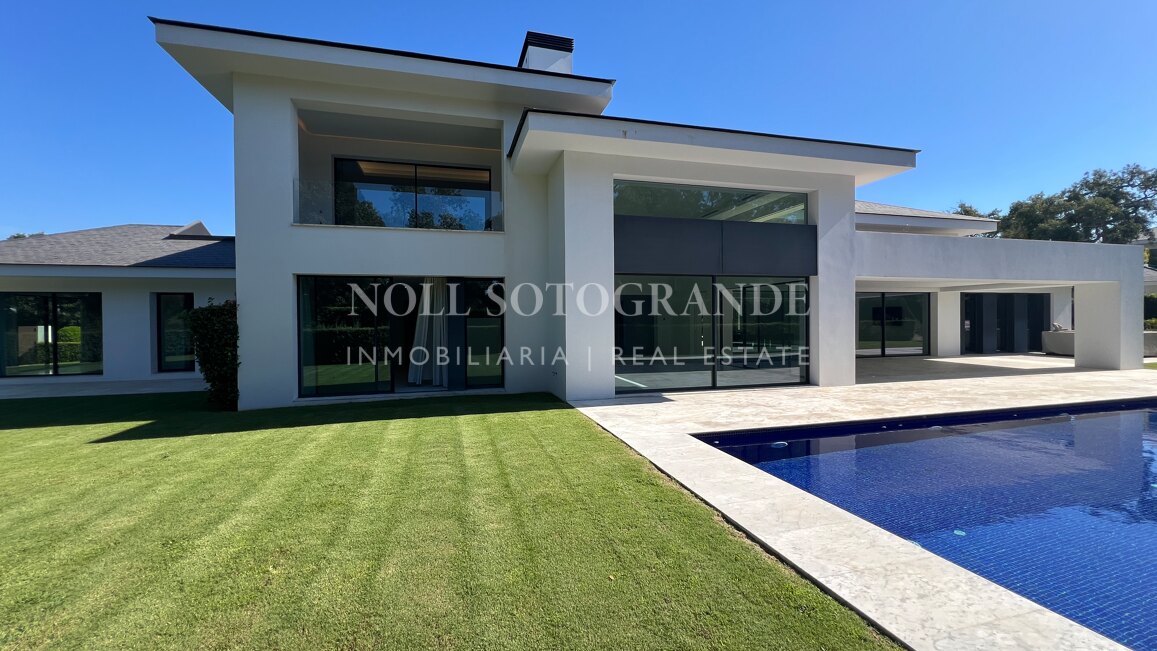 Erste Linie Golf Villa – Modern, privat und außergewöhnlich geräumig
