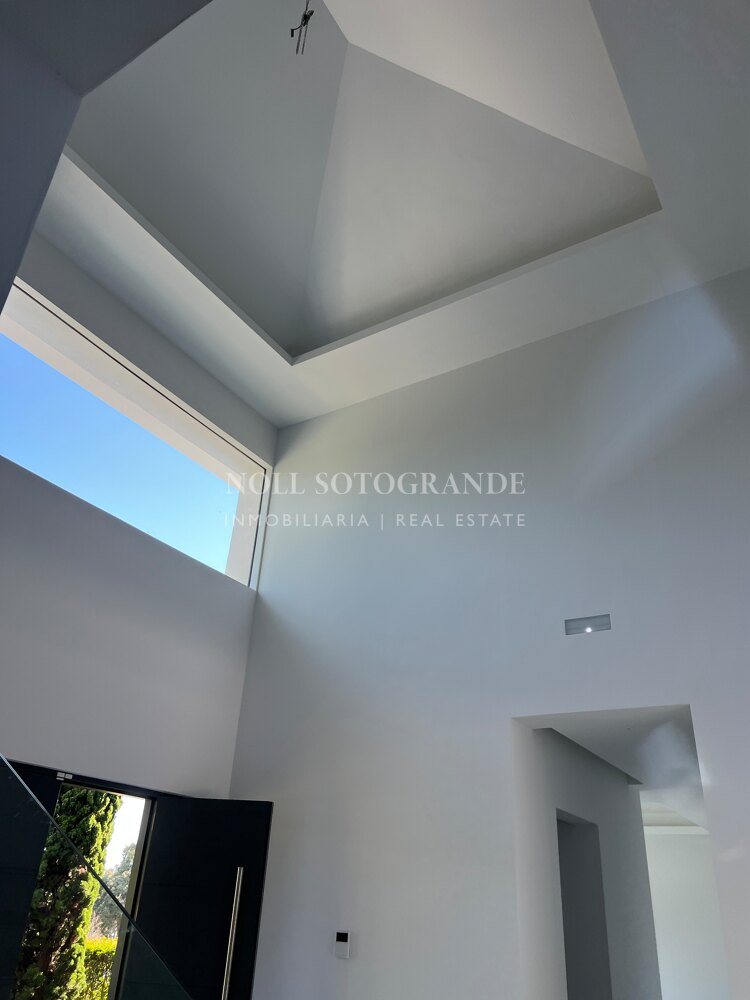 Erste Linie Golf Villa – Modern, privat und außergewöhnlich geräumig