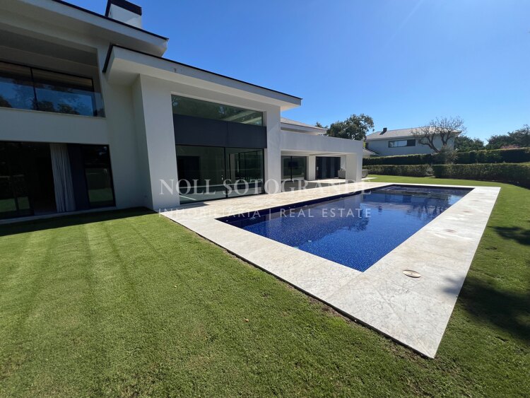 Erste Linie Golf Villa – Modern, privat und außergewöhnlich geräumig