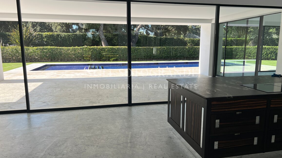Erste Linie Golf Villa – Modern, privat und außergewöhnlich geräumig