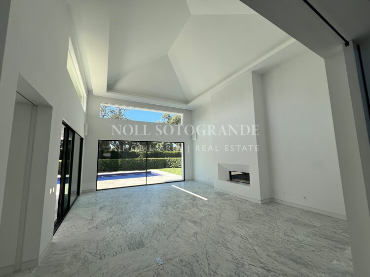 Erste Linie Golf Villa – Modern, privat und außergewöhnlich geräumig