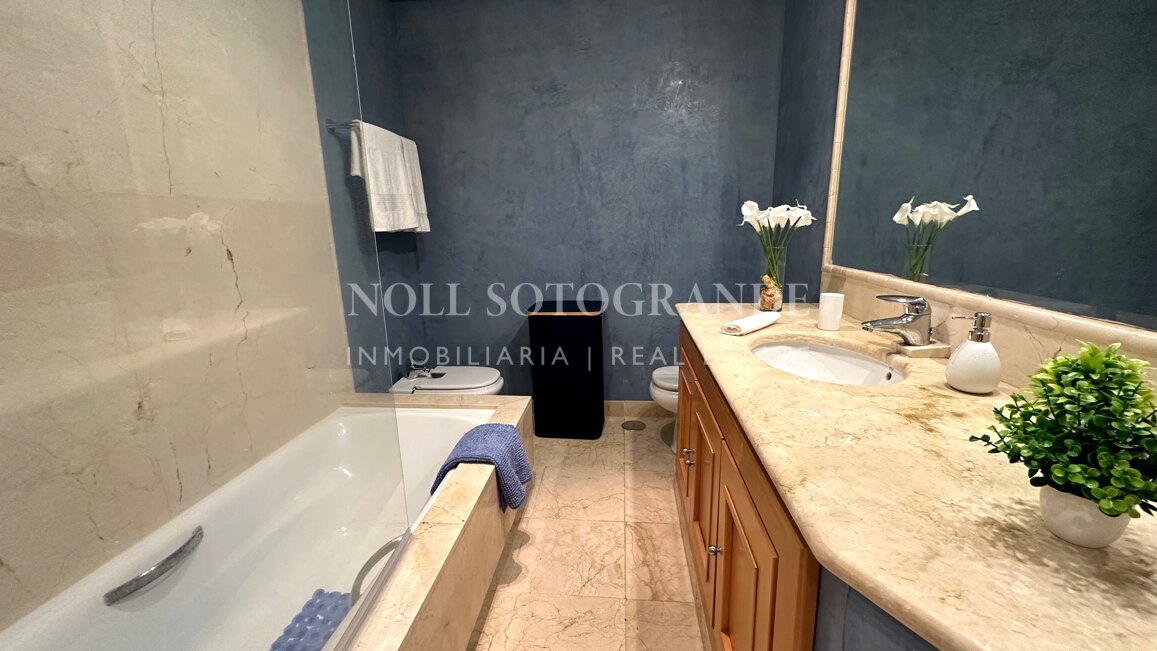 2 Schlafzimmer Wohnung zur Vermietung in El Polo, Sotogrande