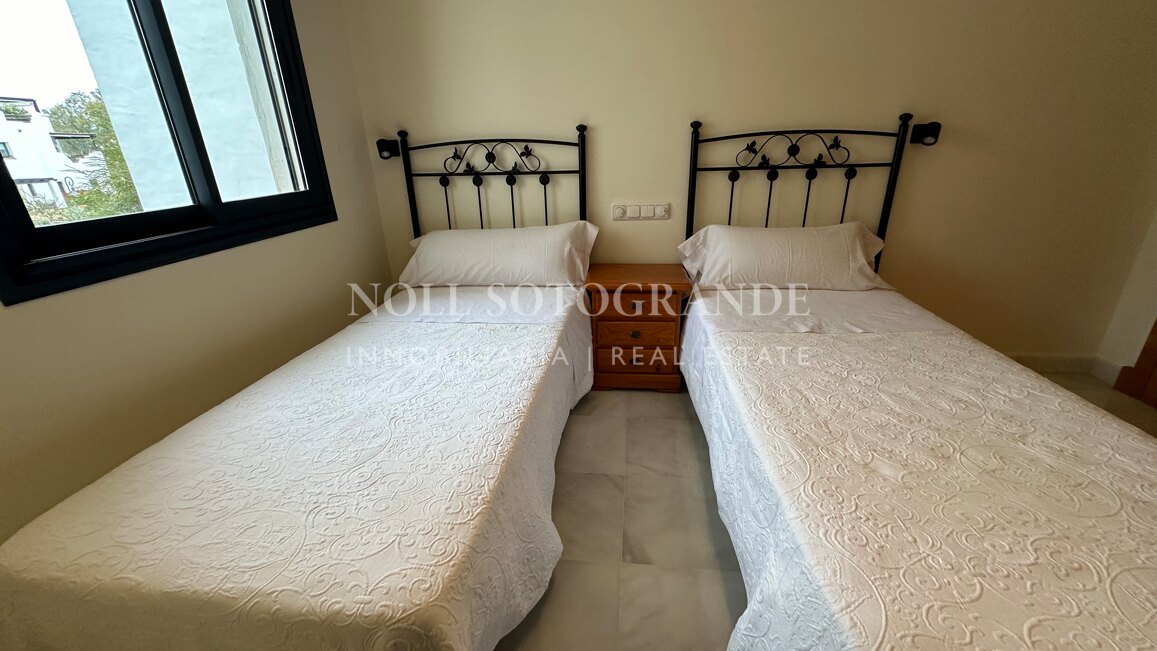 2 Schlafzimmer Wohnung zur Vermietung in El Polo, Sotogrande