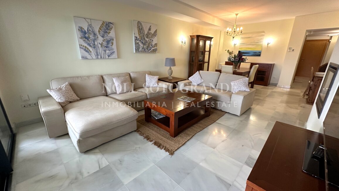 2 Schlafzimmer Wohnung zur Vermietung in El Polo, Sotogrande