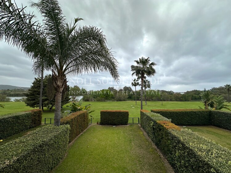 Apartamento de 2 dormitorios en alquiler en El Polo, Sotogrande