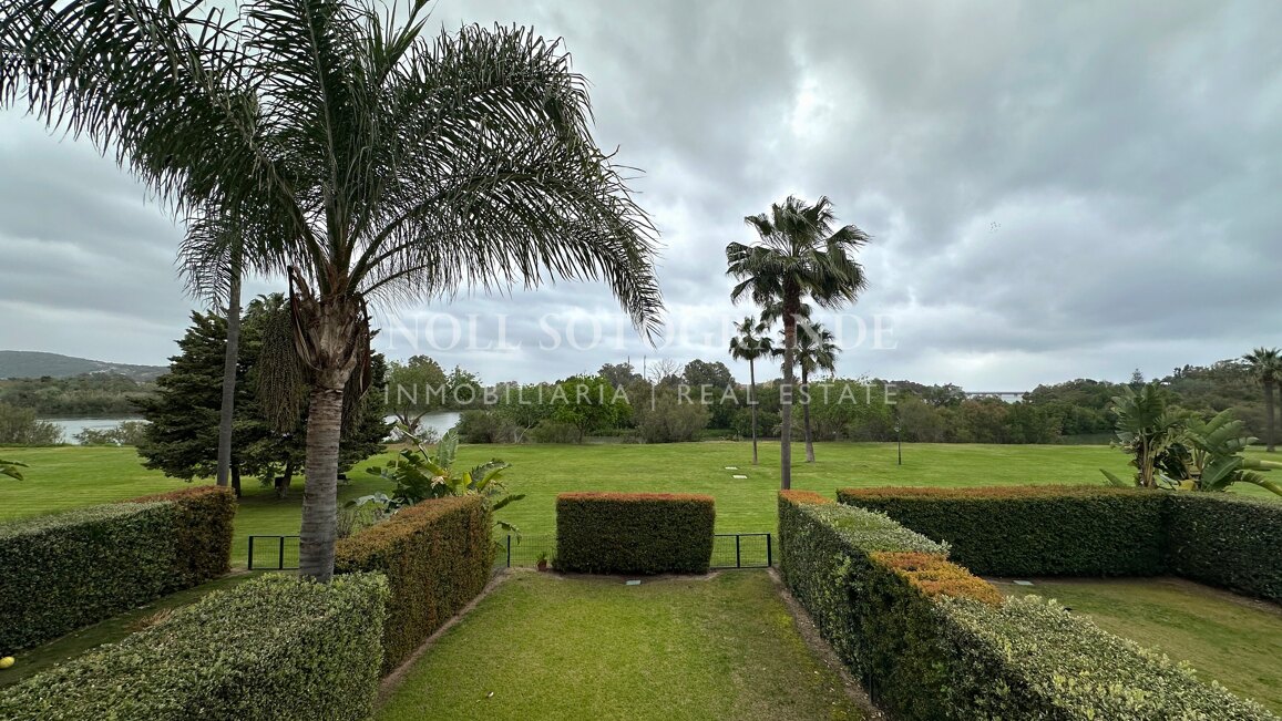 2 Schlafzimmer Wohnung zur Vermietung in El Polo, Sotogrande