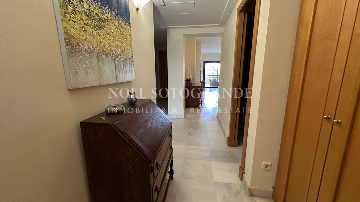 2 Schlafzimmer Wohnung zur Vermietung in El Polo, Sotogrande