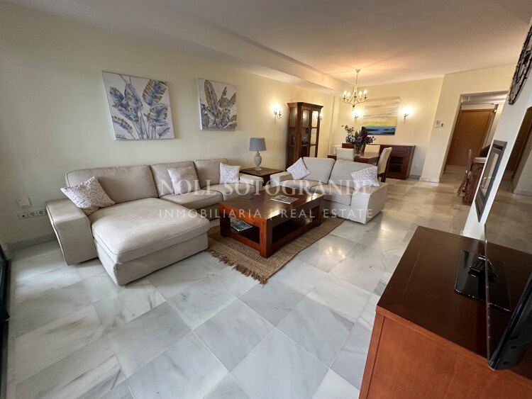 Apartamento de 2 dormitorios en alquiler en El Polo, Sotogrande