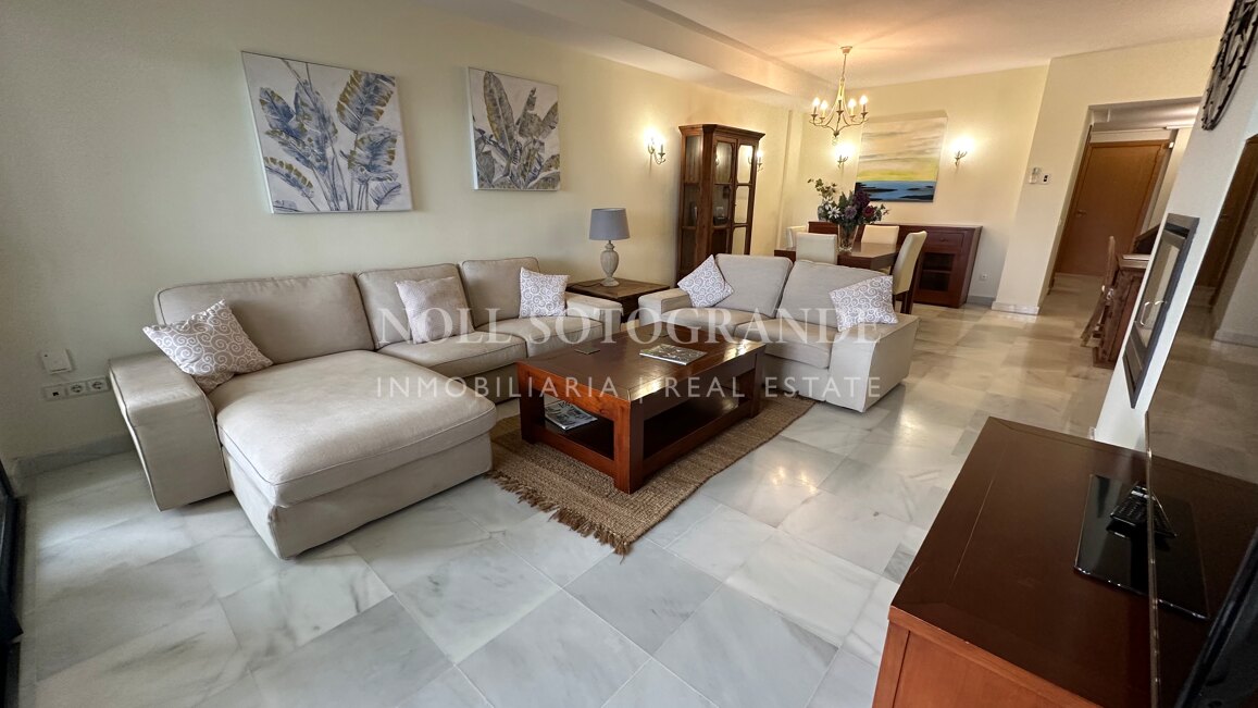 2 Schlafzimmer Wohnung zur Vermietung in El Polo, Sotogrande