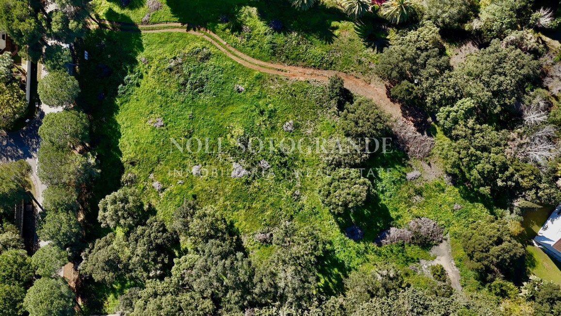 Spektakuläres Baugrundstück zum Verkauf in einer Top-Straße von Sotogrande Alto