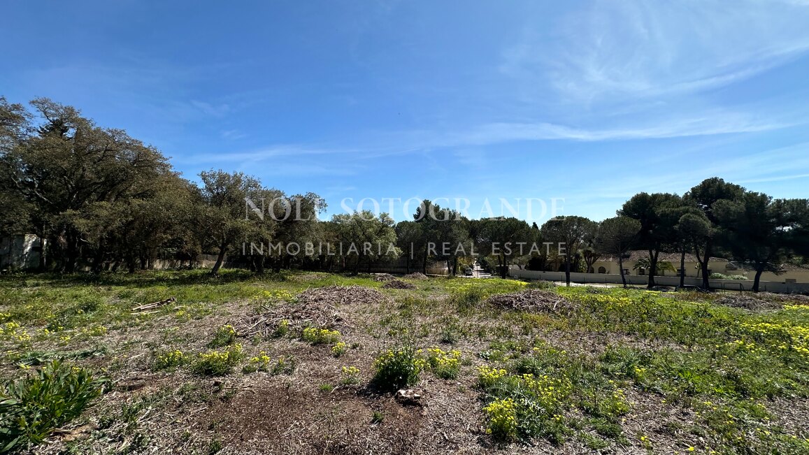 Spektakuläres Baugrundstück zum Verkauf in einer Top-Straße von Sotogrande Alto