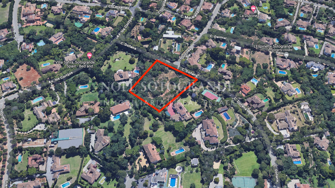 Spektakuläres Baugrundstück zum Verkauf in einer Top-Straße von Sotogrande Alto