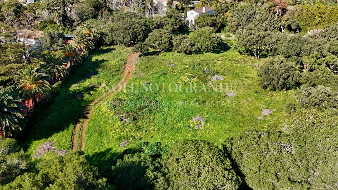 Spektakuläres Baugrundstück zum Verkauf in einer Top-Straße von Sotogrande Alto