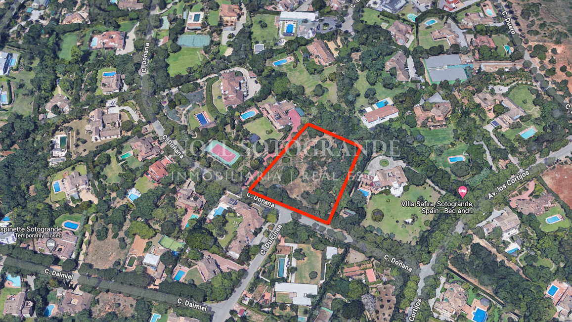Spektakuläres Baugrundstück zum Verkauf in einer Top-Straße von Sotogrande Alto