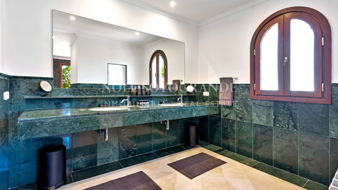 Villa Gaillardia in der Nähe der Internationalen Schule von Sotogrande zum Verkauf