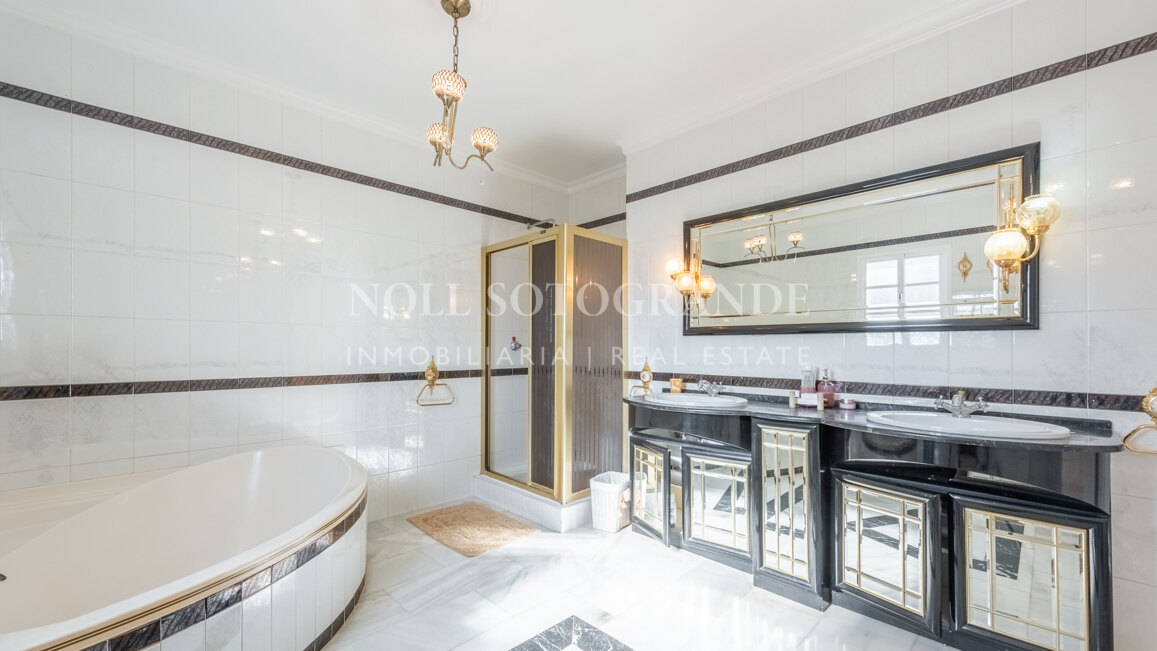 Villa mit grossem Grundstück zum Verkauf Sotogrande Costa