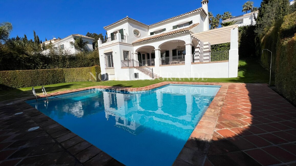 Villa mit 4 Schlafzimmern zur Langzeitmiete in Sotogrande Alto