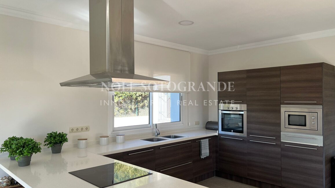 Villa mit 4 Schlafzimmern zur Langzeitmiete in Sotogrande Alto