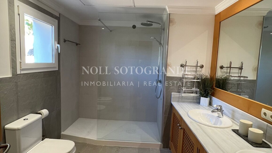 Villa mit 4 Schlafzimmern zur Langzeitmiete in Sotogrande Alto