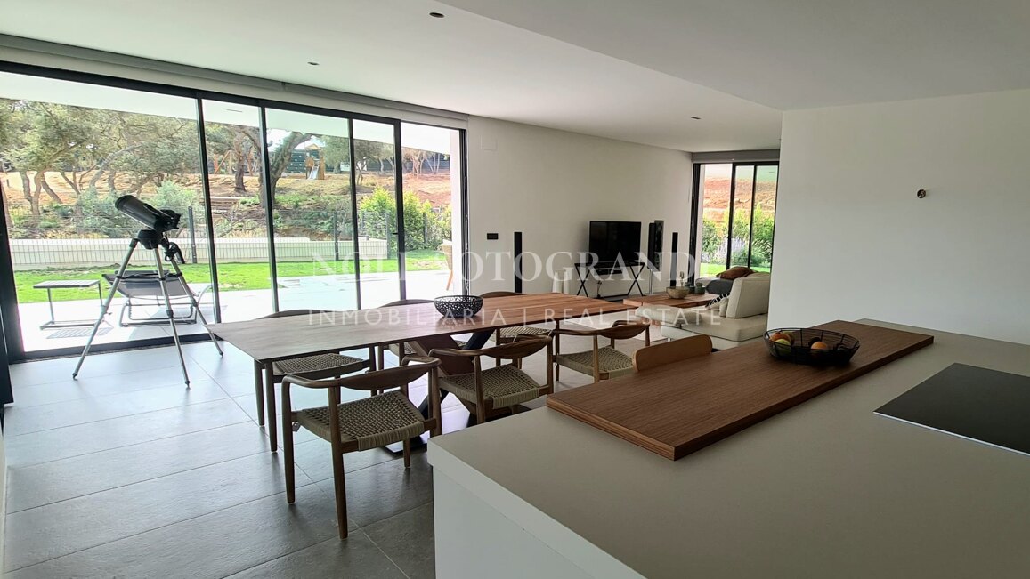 Erdgeschosswohnung zur Ferienvermietung in Village Verde, Sotogrande Phase 1 verfügbar