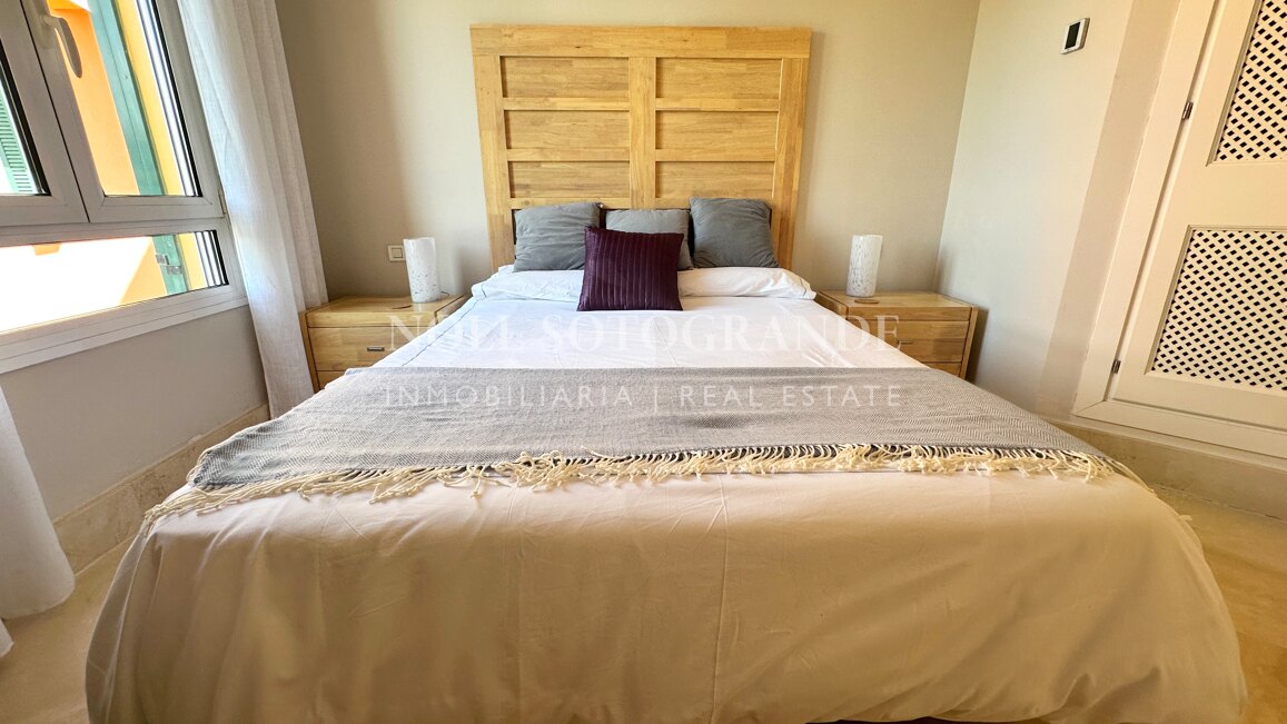 Elegante Wohnung mit Blick auf den Yachthafen in Sotogrande mit privater Terrasse für Kurzzeitvermietungen