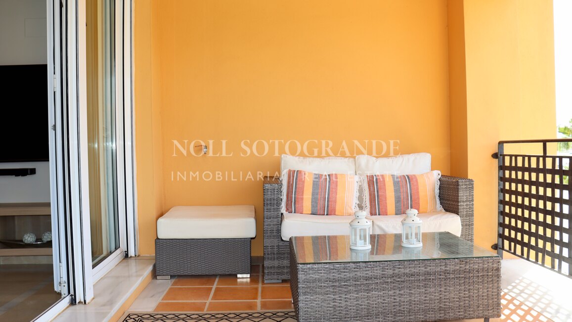 Elegante Wohnung mit Blick auf den Yachthafen in Sotogrande mit privater Terrasse für Kurzzeitvermietungen