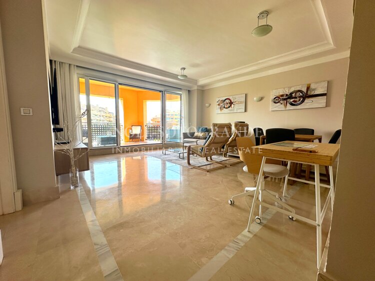 Elegante Wohnung mit Blick auf den Yachthafen in Sotogrande mit privater Terrasse für Kurzzeitvermietungen