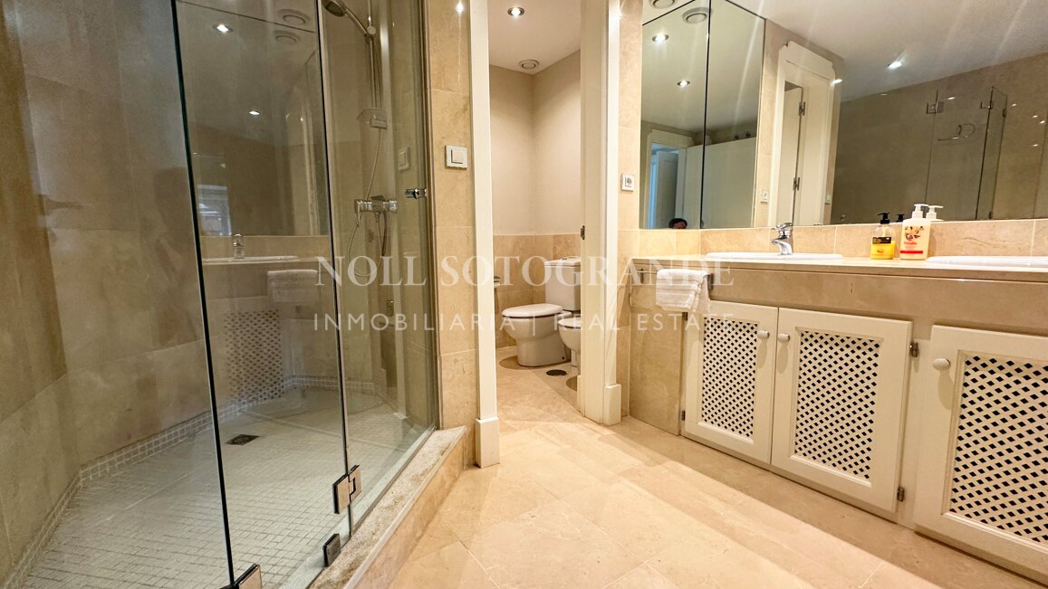 Elegante Wohnung mit Blick auf den Yachthafen in Sotogrande mit privater Terrasse für Kurzzeitvermietungen