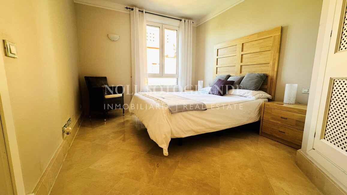 Elegante Wohnung mit Blick auf den Yachthafen in Sotogrande mit privater Terrasse für Kurzzeitvermietungen