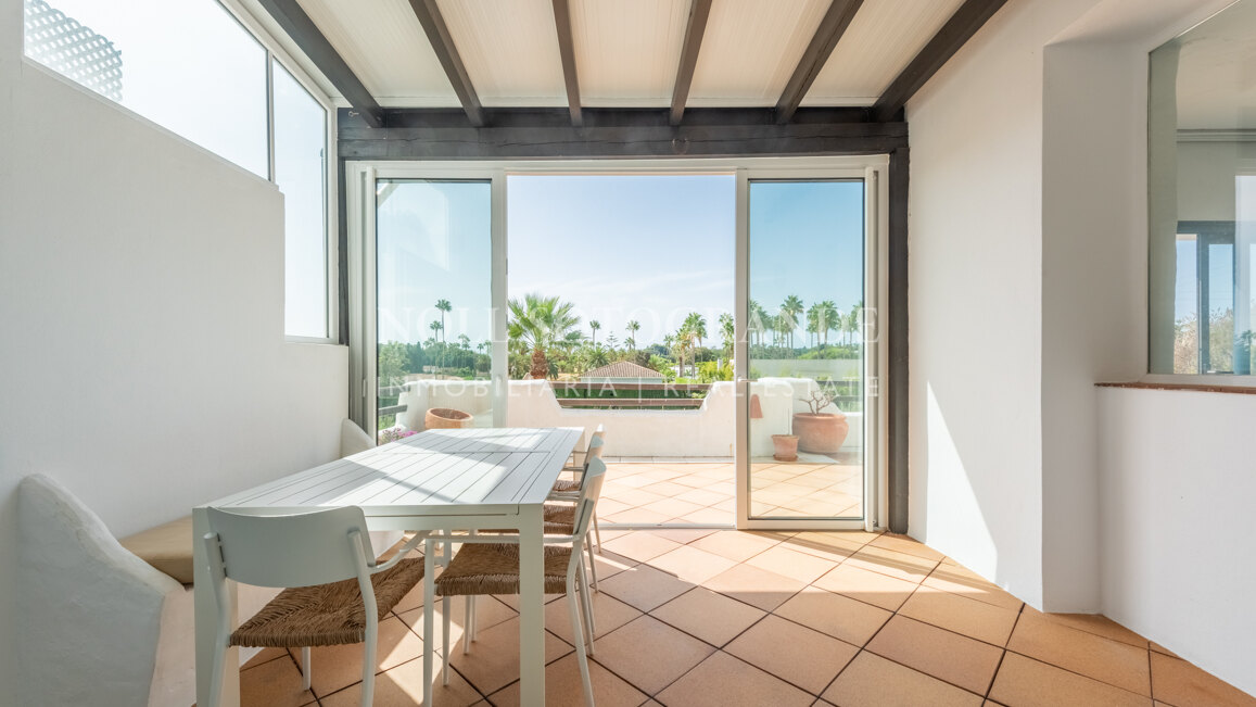 Geräumiges Penthaus zu verkaufen in Kings & Queens, in El Polo de Sotogrande