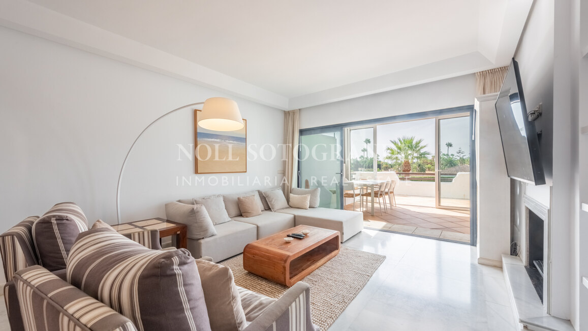 Geräumiges Penthaus zu verkaufen in Kings & Queens, in El Polo de Sotogrande